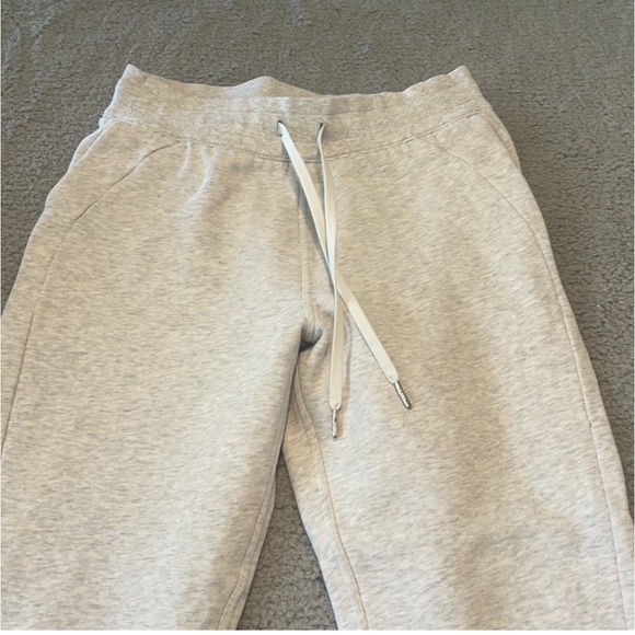 Scuba High- Rise joggers - Picture 2 of 3